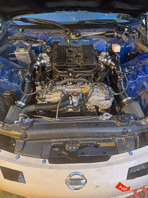 Engine bay of the 2003 Nissan 350Z