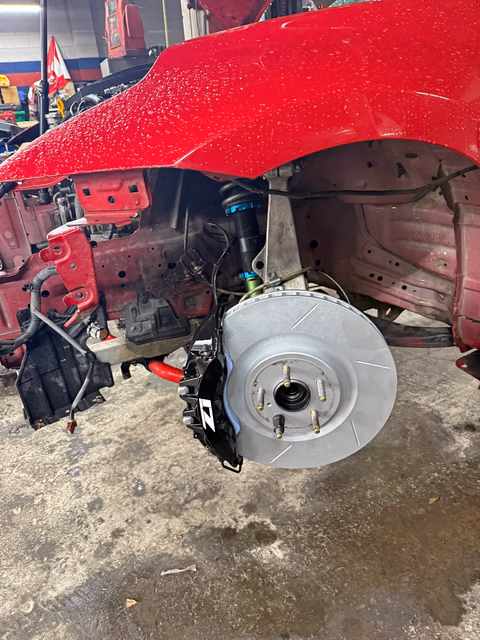 Slotted disc brakes on the 2011 Nissan 370Z
